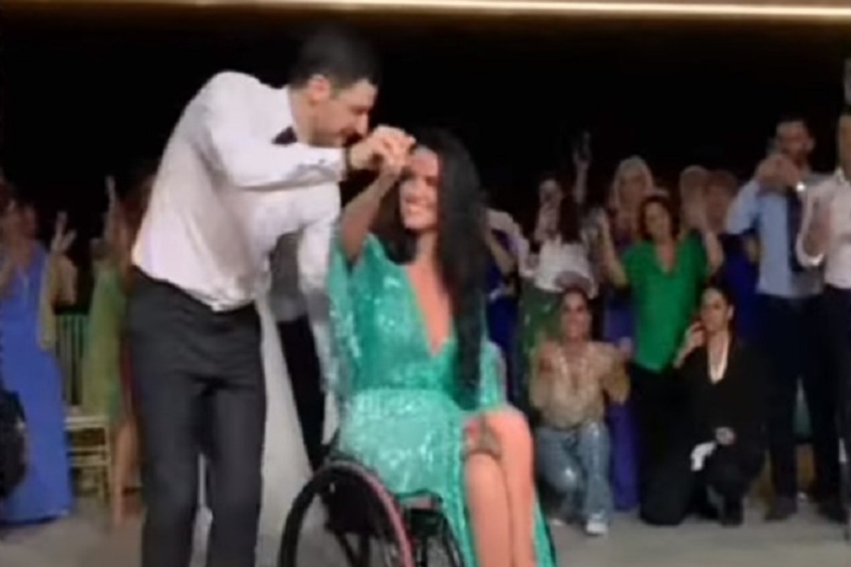 Κουφονήσια: Χόρεψε μπάλο στον γάμο του αδερφού της από το αναπηρικό αμαξίδιο και αποθεώθηκε