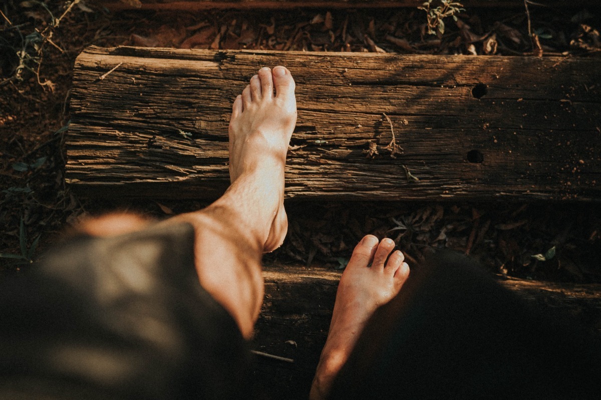 Οι λόγοι που πρέπει να περπατάμε ξυπόλητοι πιο συχνά