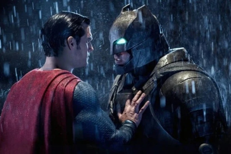 Ταινίες στην τηλεόραση: Batman, Superman και... βασικό ένστικτο