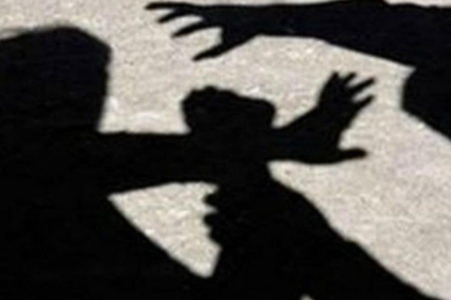 Σοκάρουν οι εικόνες μαθητή του ΕΠΑΛ Λουτρακίου που ξυλοκοπήθηκε άγρια για τα μάτια μιας κοπέλας