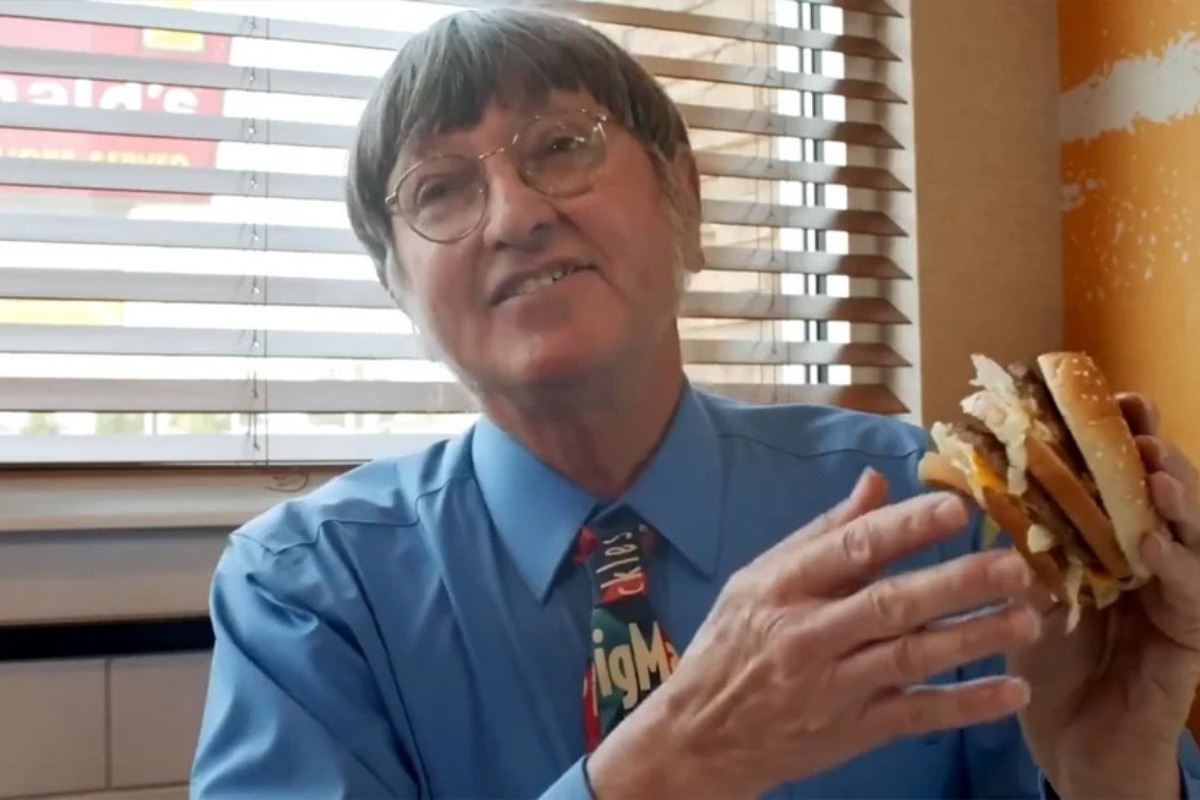 70χρονος έχει φάει πάνω από 34.000 μπέργκερ και δεν έχει χοληστερίνη – «Πολλοί πίστευαν ότι θα πέθαινα», λέει