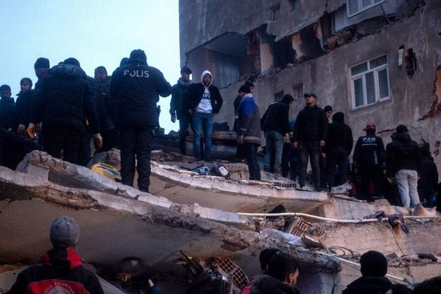 Σεισμός στην Τουρκία: Η Ελλάδα στέλνει άμεσα βοήθεια - Εικόνες αποκάλυψης σε Τουρκία και Συρία