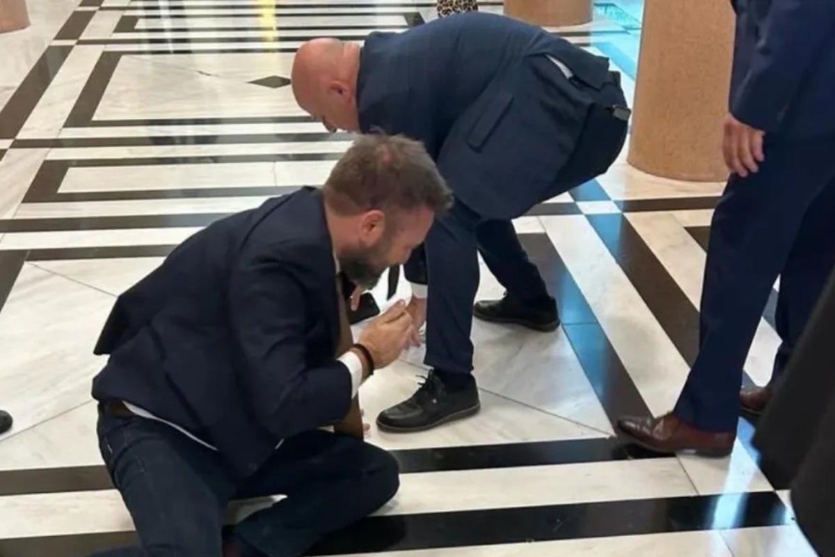 Ο βουλευτής Κωνσταντίνος Φλώρος επιτέθηκε με γροθιές σε βουλευτή του Βελόπουλου μέσα στη Βουλή - Επιτέθηκε στον βουλευτή Βασίλη Γραμμένο - Το θuμα της επiθεσης μεταφέρθηκε στο ιατρείο της Βουλής