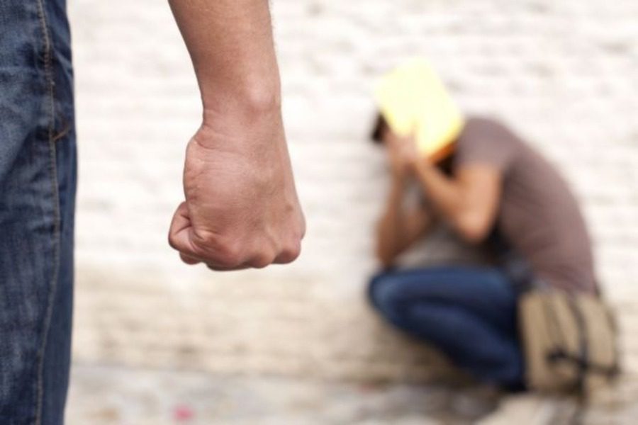 Φρίκη στον Αλμυρό: Έγδυσε συμμαθητή του και τον έδειρε