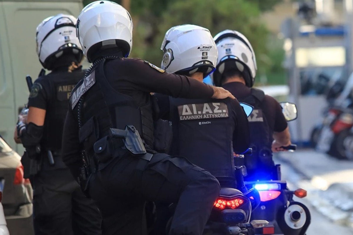Επεισοδιακή σύλληψη ανήλικου διακινητή μεταναστών στη Θεσσαλονίκη ‑ Επιχείρησε να εμβολίσει μηχανή της ΔΙΑΣ