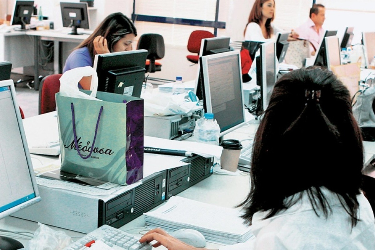 Εγκύκλιος του ΥΠΕΣ για τον καύσωνα: Με τηλεργασία και ευέλικτο ωράριο το Δημόσιο ‑ Πώς θα λειτουργήσουν οι υπηρεσίες