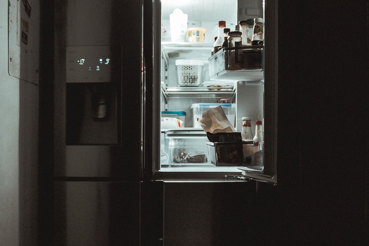 5 πράγματα που δεν πρέπει να βάζεις στην πόρτα του ψυγείου σου