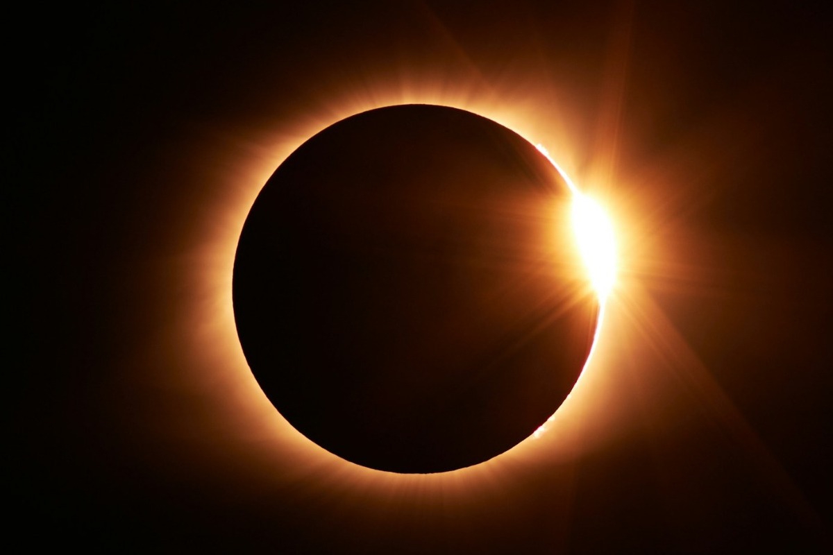 Σήμερα έμαθα: Τυφλώνεσαι όντως αν κοιτάξεις την έκλειψη ηλίου;