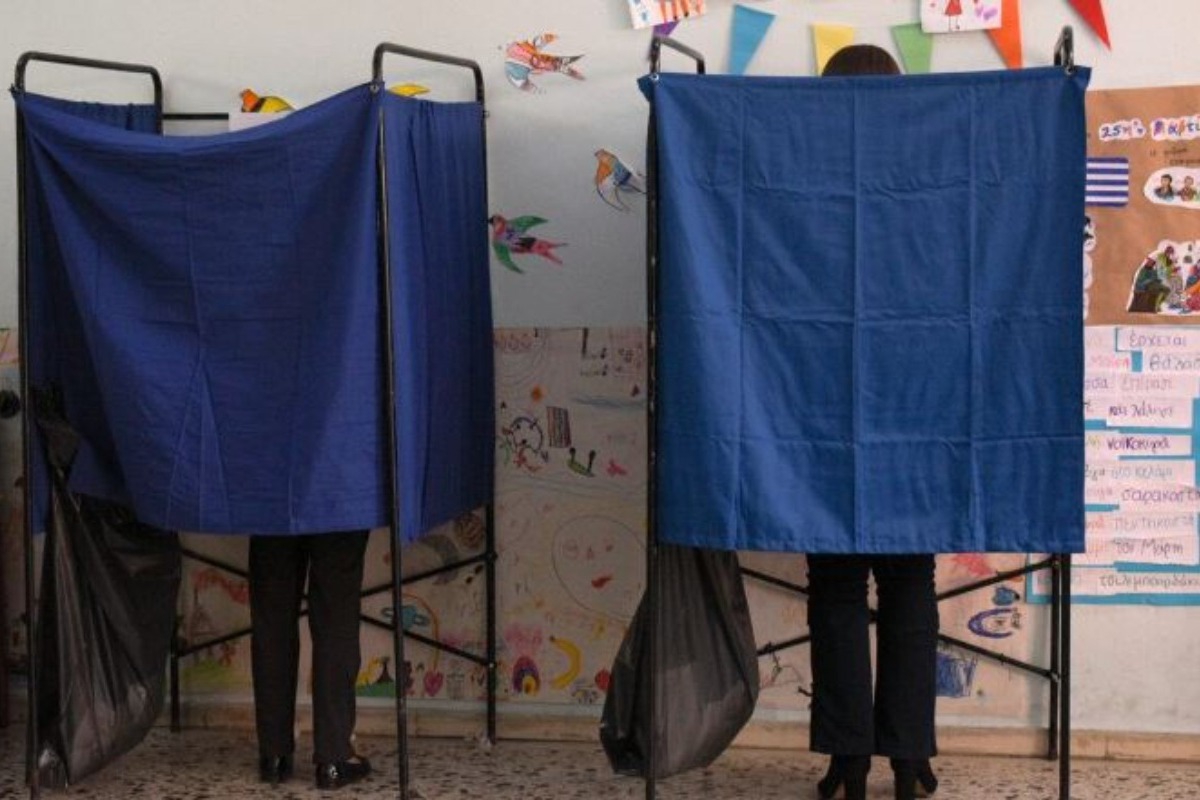 Νονός πήγε να ψηφίσει και τον κράτησαν «αιχμάλωτο» στο εκλογικό κέντρο