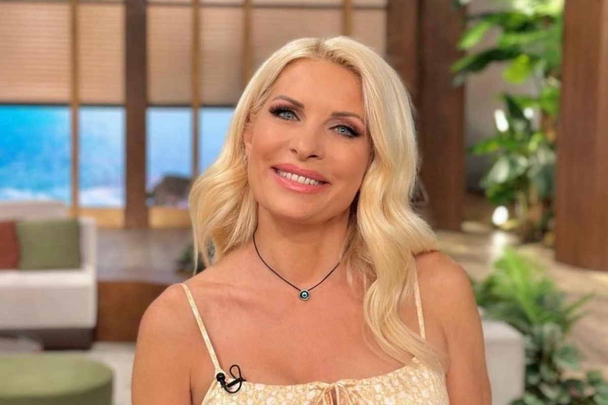 Ελένη Μενεγάκη: «Προσπαθώ να είμαι μαζεμένη με τα παιδιά μου στο Instagram»