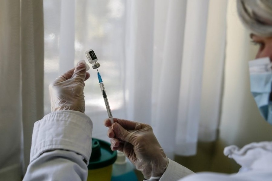 Καμπανάκι από Γκάγκα για κορωνοϊό: Θα χρειαστούμε νέα δόση εμβολίου από το φθινόπωρο