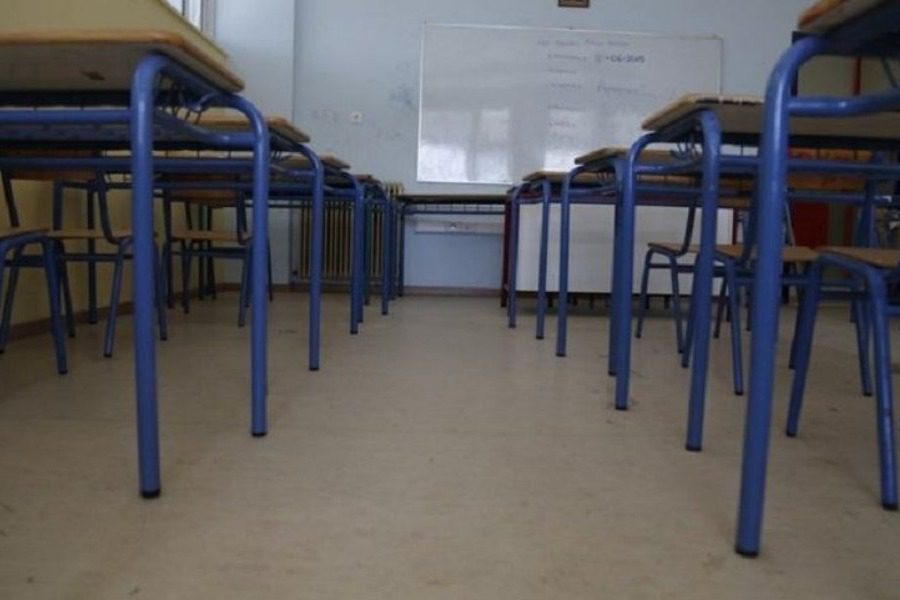Εικόνες ντροπής σε σχολείο της Θεσσαλονίκης την ώρα του μαθήματος - Εισβολή και τραυματισμός καθηγήτριας - Προβληματισμός από την αυξανόμενη βία στα σχολεία