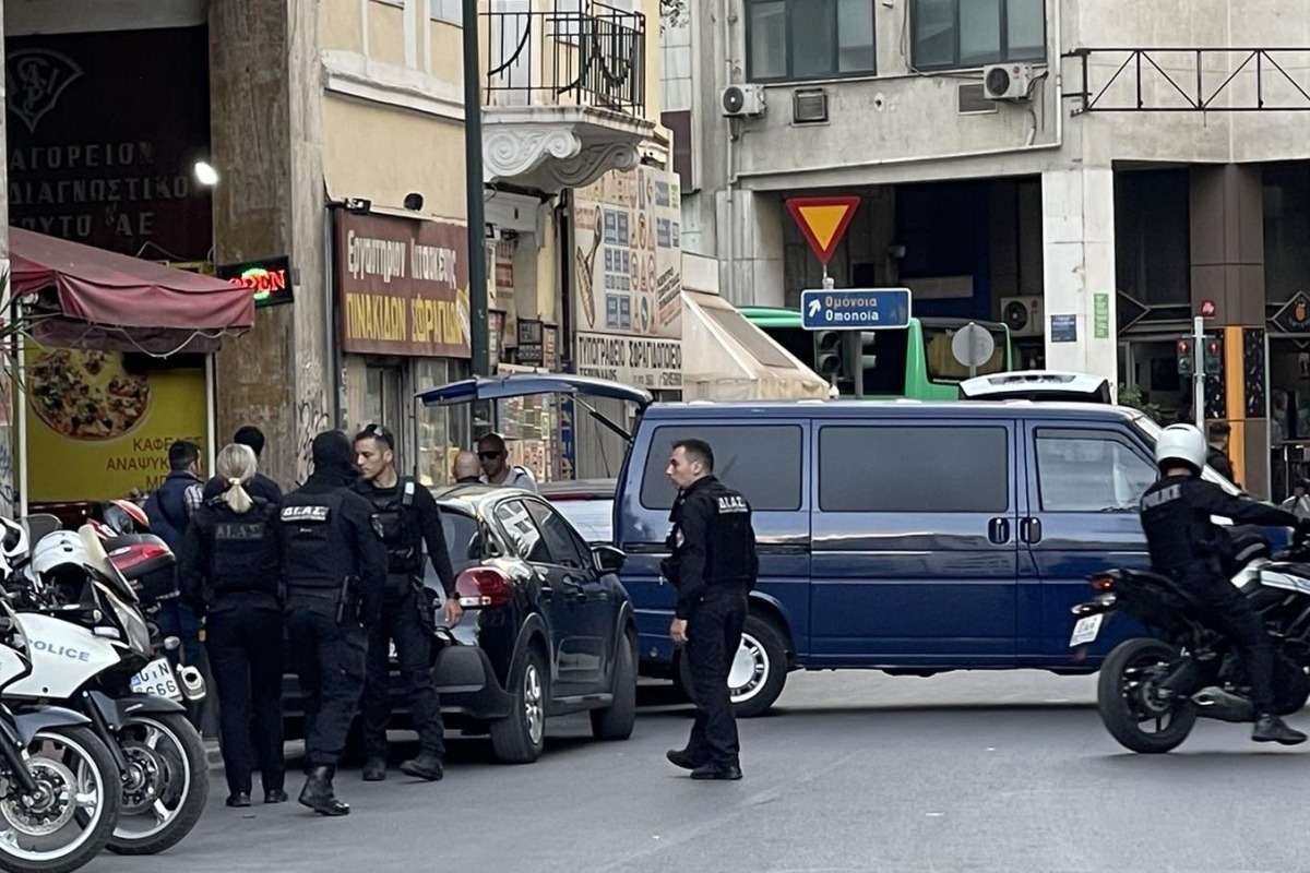 Η στιγμή της δολοφονίας του 61χρονου Βούλγαρου στην πλατεία Βάθης - Προσοχή σκληρές εικόνες