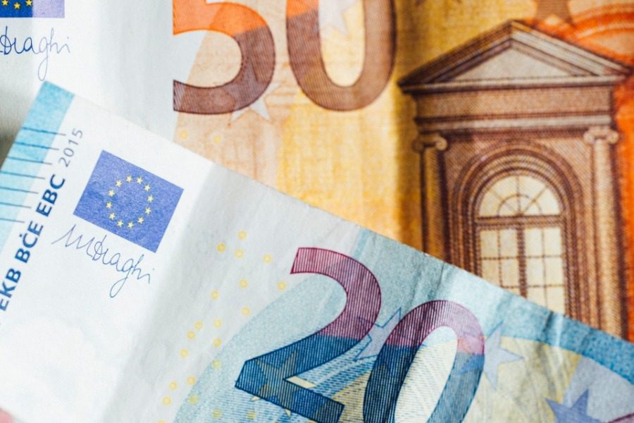 Ο κανόνας των μεγάλων χαρτονομισμάτων που σε βοηθάει να εξοικονομείς χρήματα