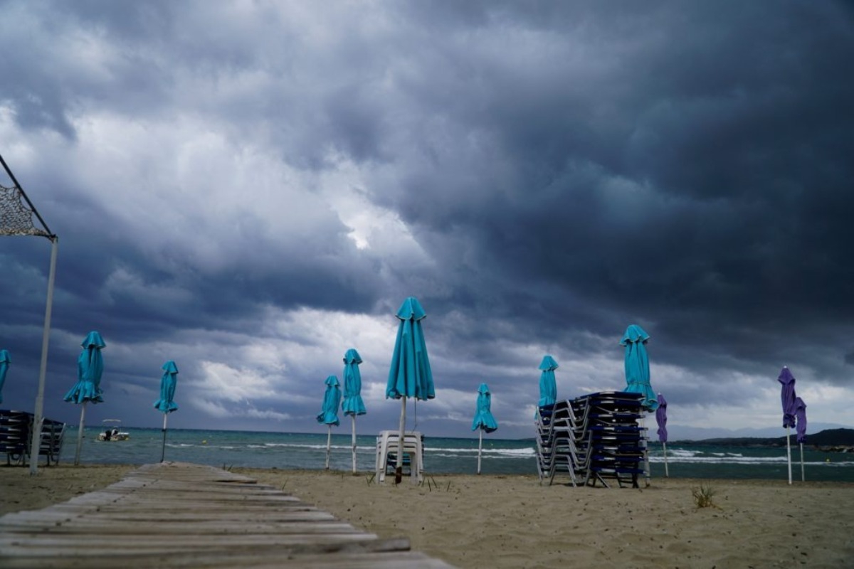 Αλλάζει το σκηνικό του καιρού: Μπουρίνια και χαλάζι ‑ «Μακριά από τις παραλίες»