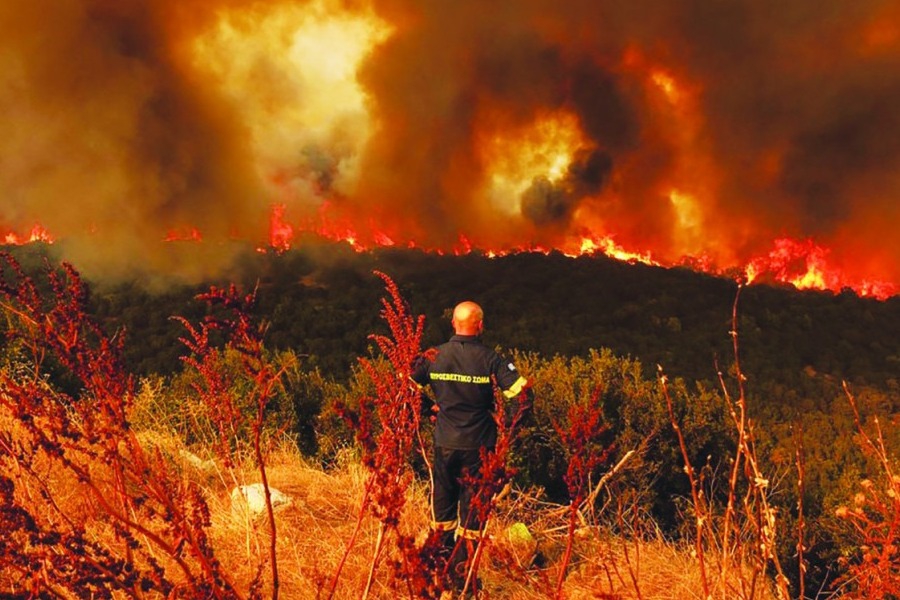 Φωτιές: Μάχη με τις αναζωπυρώσεις στον Έβρο ‑ Νέο μήνυμα για εκκένωση από το 112