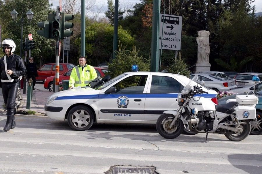 Τροχαίο στην Βασιλίσσης Σοφίας: Λεωφορείο συγκρούστηκε με αυτοκίνητο