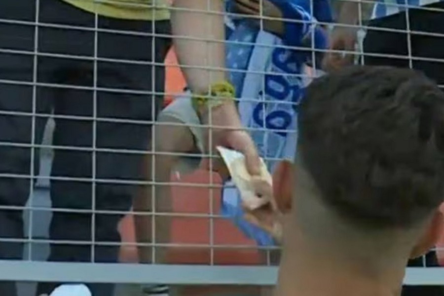Παίκτης ζήτησε 50 ευρώ από φίλαθλο για να του δώσει τη φανέλα μετά τον αγώνα