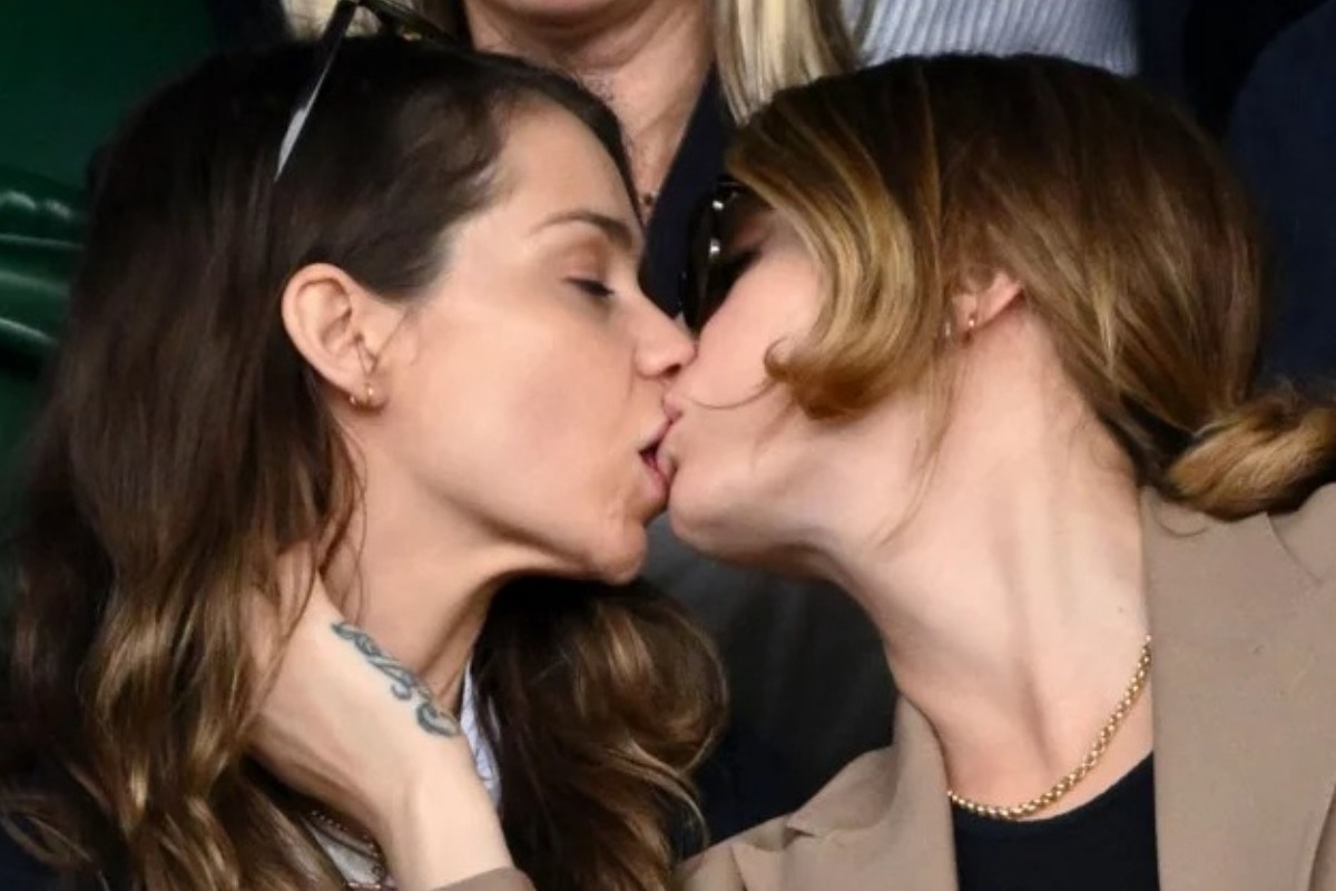 Παθιασμένα φιλιά στο στόμα: Η Cara Delevigne με τη σύντροφό της σε στιγμές τρυφερότητας