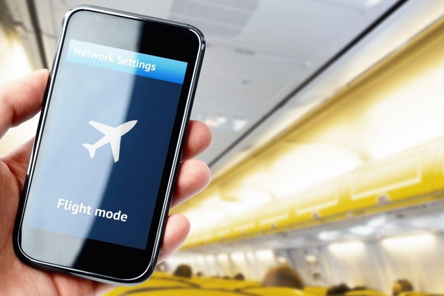Τι θα συμβεί αν δεν βάλουμε σε λειτουργία πτήσης το κινητό μας στο αεροπλάνο;