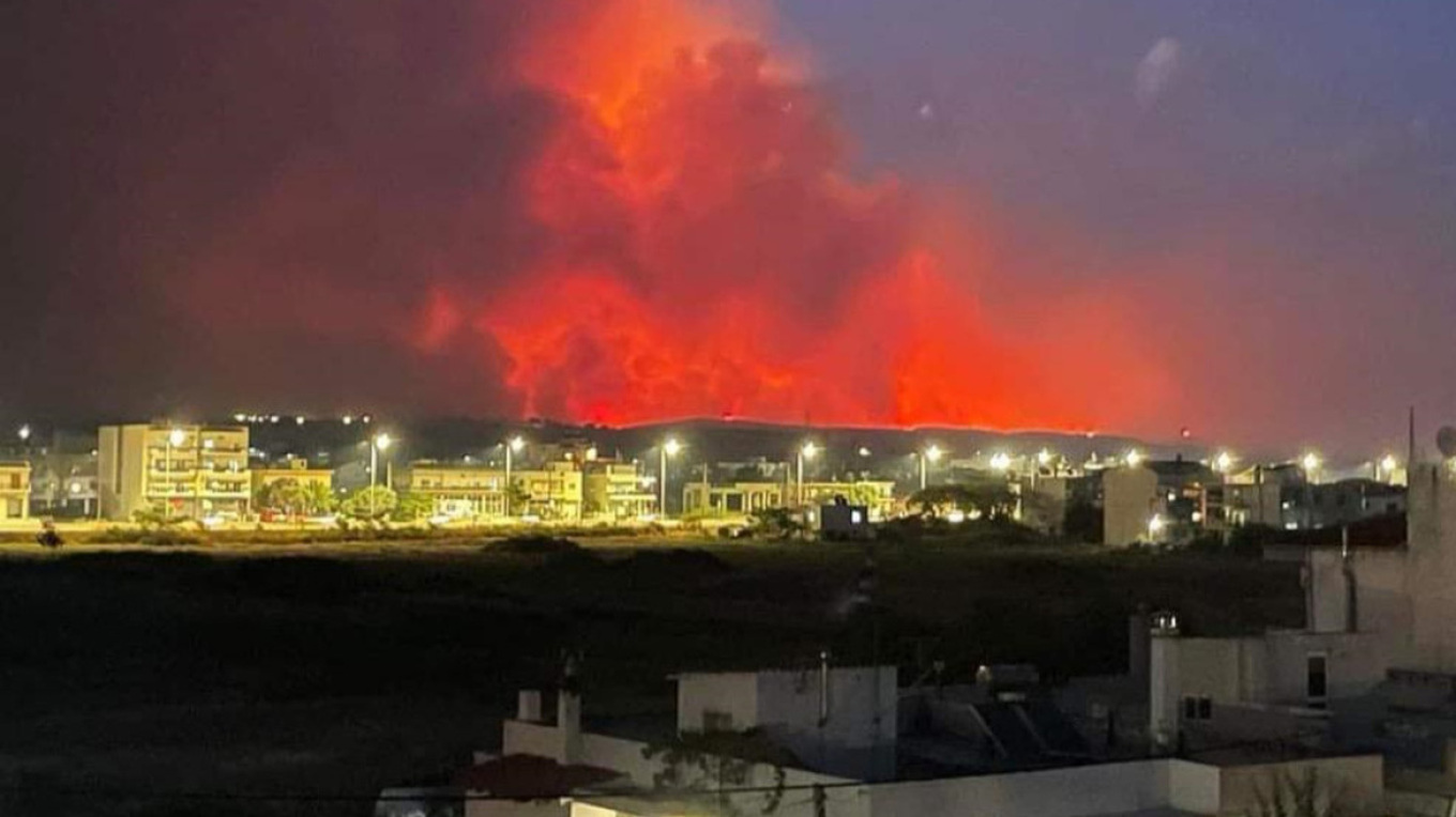 Φωτιές σε Αλεξανδρούπολη, Ροδόπη, Καβάλα: Νύχτα – κόλαση υπεράνθρωπη μάχη με τις φλόγες και νέες εκκενώσεις οικισμών 16