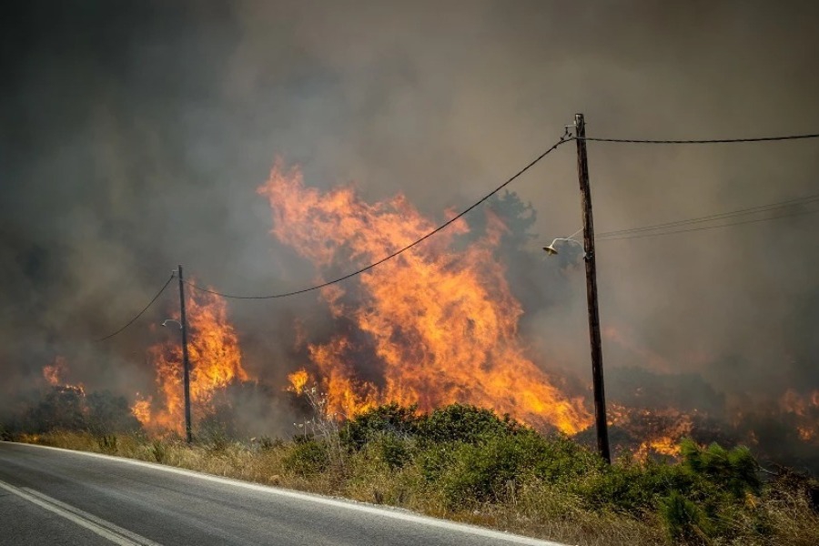 «Η φωτιά στη Ρόδο δεν ήταν τυχαία», λένε στελέχη της Πυροσβεστικής