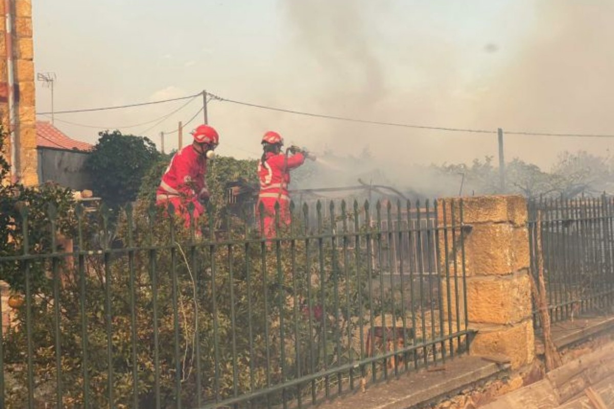 Τιτάνια μάχη για να σβήσει η φωτιά στην Αλεξανδρούπολη