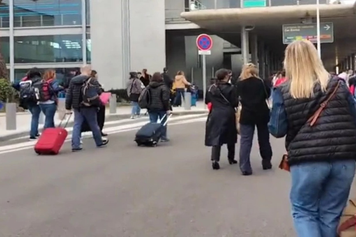 Συναγερμός και σήμερα στη Γαλλία για βoμβες σε αεροδρόμια – Εκκενώνονται σε Λιλ, Ναντ, Μπορντό και Μονπελιέ