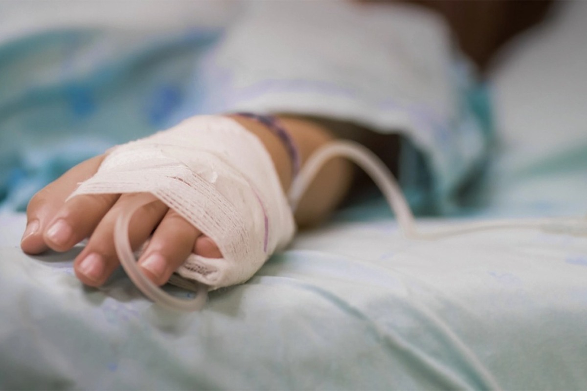 Μέγαρα: «Ο 4χρονος είναι σοβαρά και ο άλλος μου γιος είναι με λάμες στο χέρι»