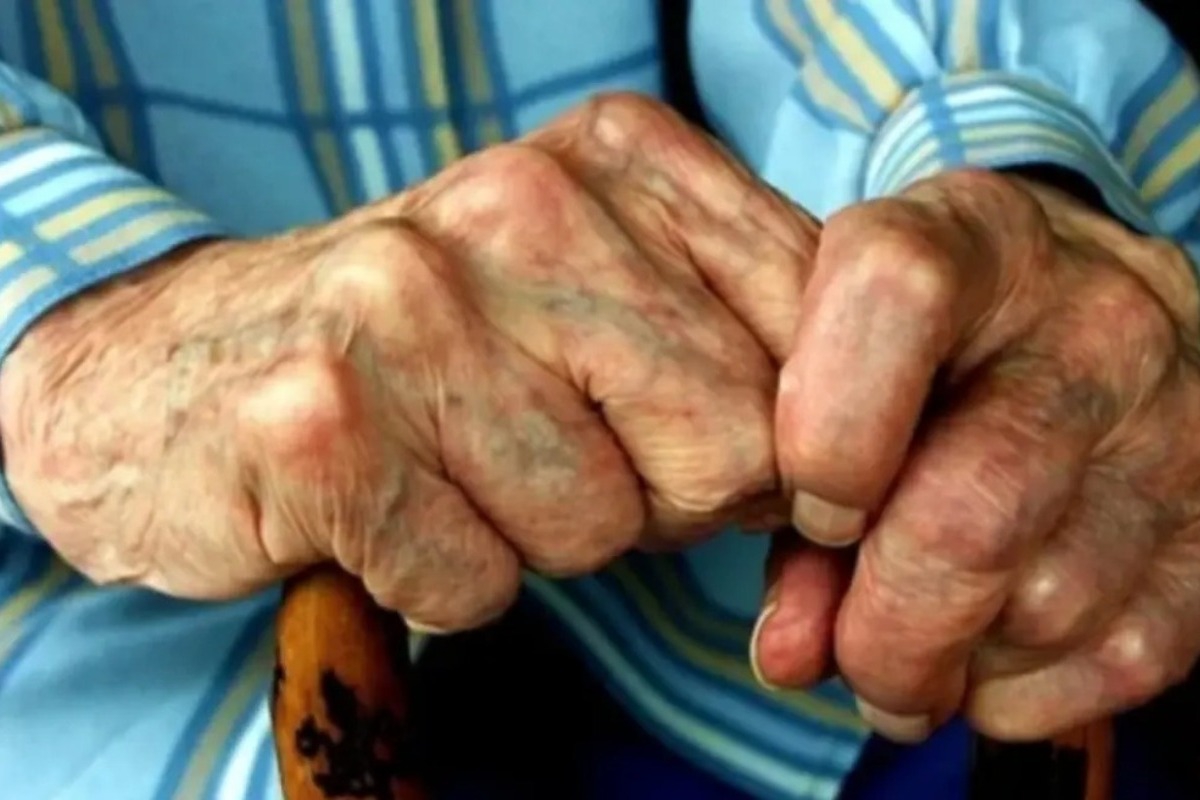 Νεαρή γυναίκα πρότεινε σε 85χρονο να συνευρεθούν ερωτικά έναντι αμοιβής ‑ Αρνήθηκε κι αυτή του επιτέθηκε