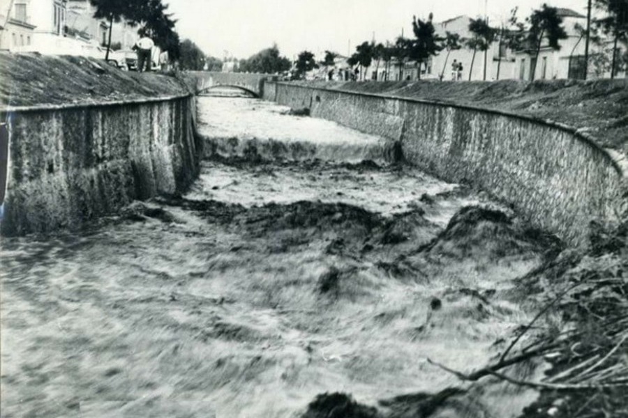 Σαν σήμερα: Η «πλημμύρα του Αγίου Φιλίππου» σε Αθήνα και Πειραιά