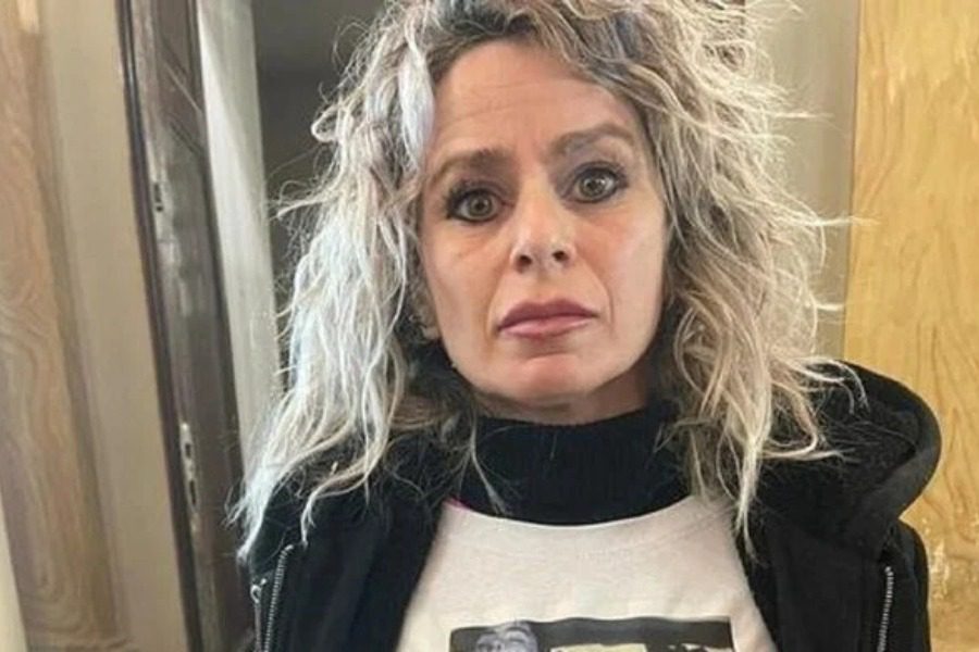 Μητέρα εμφανίστηκε στο δικαστήριο φορώντας μπλούζα με το διαμελισμένο πτώμα της κόρης της