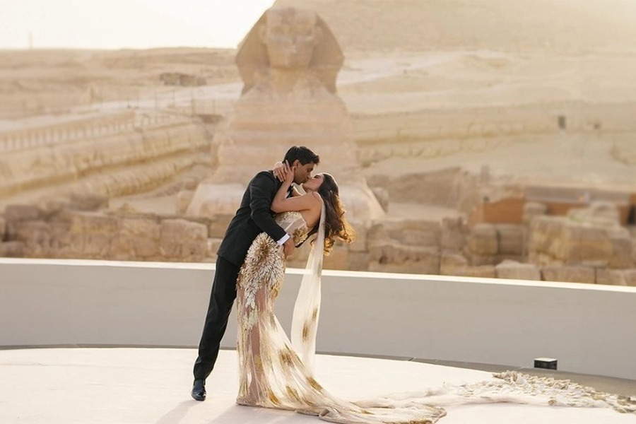 Ο δισεκατομμυριούχος Ankur Jain παντρεύτηκε την πρώην παλαίστρια Erika Hammond στις πυραμίδες της Αιγύπτου