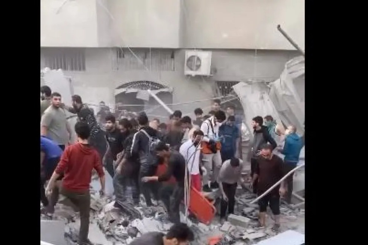 Δραματικά βίντεο από την επιχείρηση διάσωσης των εγκλωβισμένων στα ερείπια του σχολείου στη Τζαμπαλίγια
