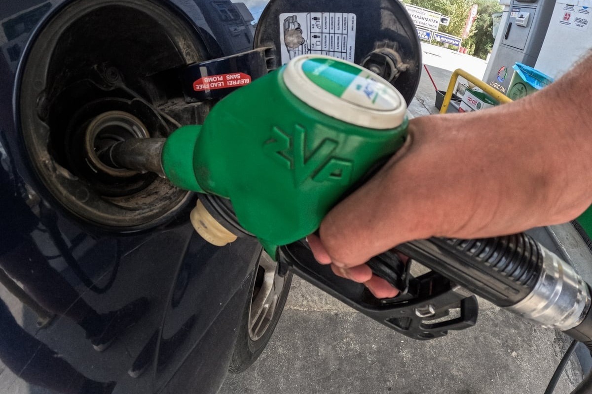 Ανεβαίνει από Δευτέρα η τιμή των καυσίμων ‑ «Πυρετός» στην τιμή του πετρελαίου θέρμανσης