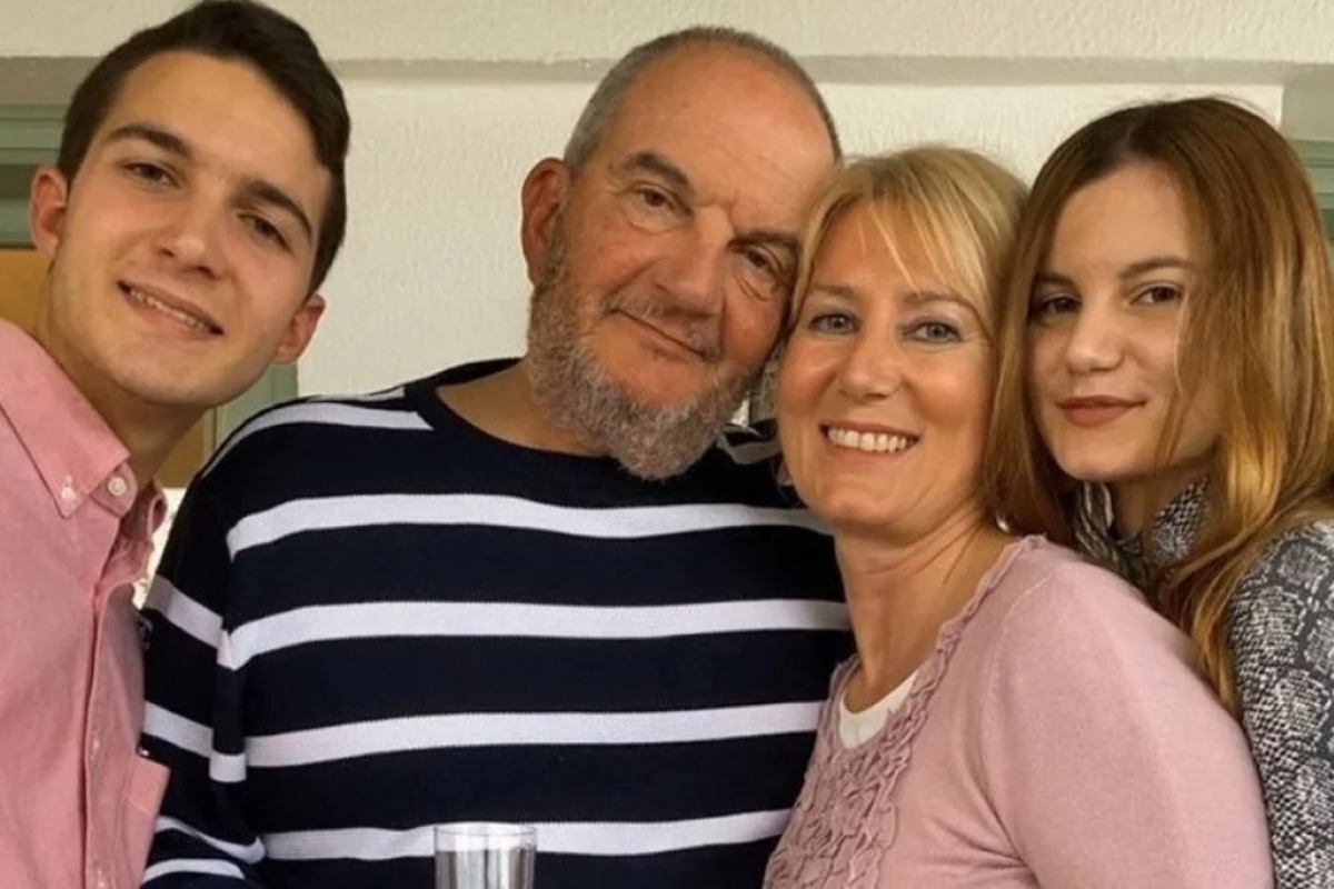 Κώστας Καραμανλής ‑ Νατάσα Παζαΐτη: Τα δίδυμα παιδιά τους ανέβηκαν στο θεατρικό σανίδι