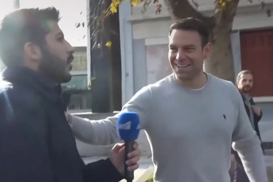 Ο Στέφανος Κασσελάκης απομάκρυνε δημοσιογράφο που πήγε να κάνει ερώτηση