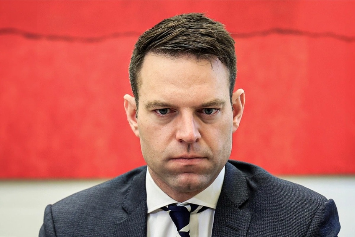 Αυτεπάγγελτο αδίκημα η συμμετοχή πολιτικού αρχηγού σε εταιρεία του εξωτερικού, λέει ο νόμος