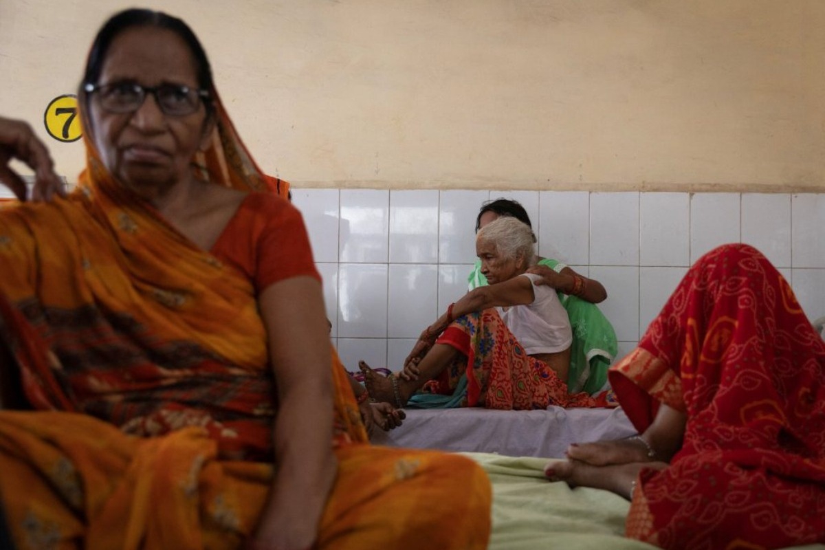Ο καύσωνας στη βόρεια Ινδία διπλασίασε τα πτώματα στα αποτεφρωτήρια