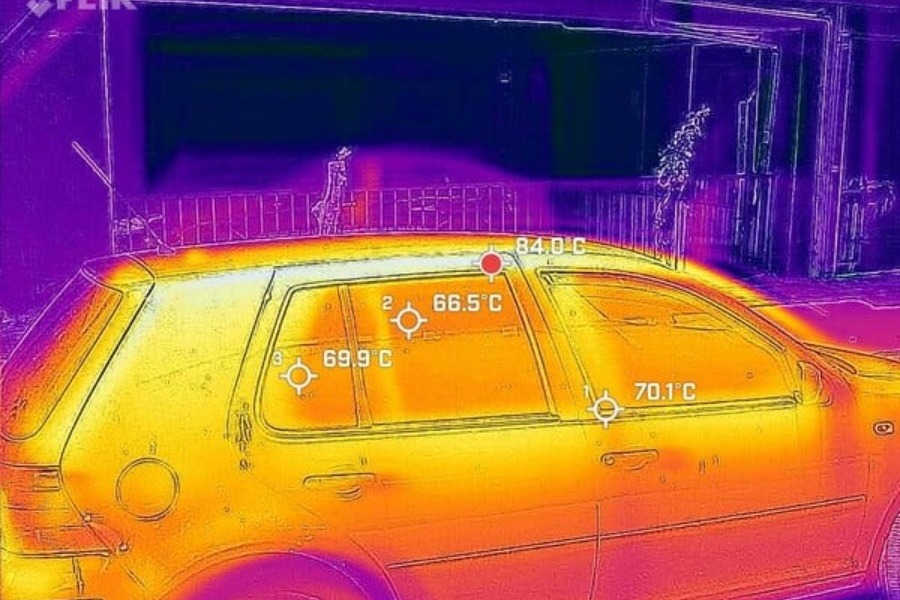 Καύσωνας «Κλέων»: Στους 84 βαθμούς έφτασε η θερμοκρασία σε αμάξια