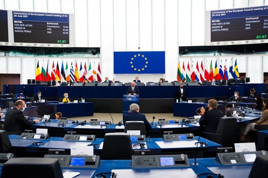 Το Ευρωκοινοβούλιο υπερψήφισε το νέο Σύμφωνο Μετανάστευσης και Ασύλου