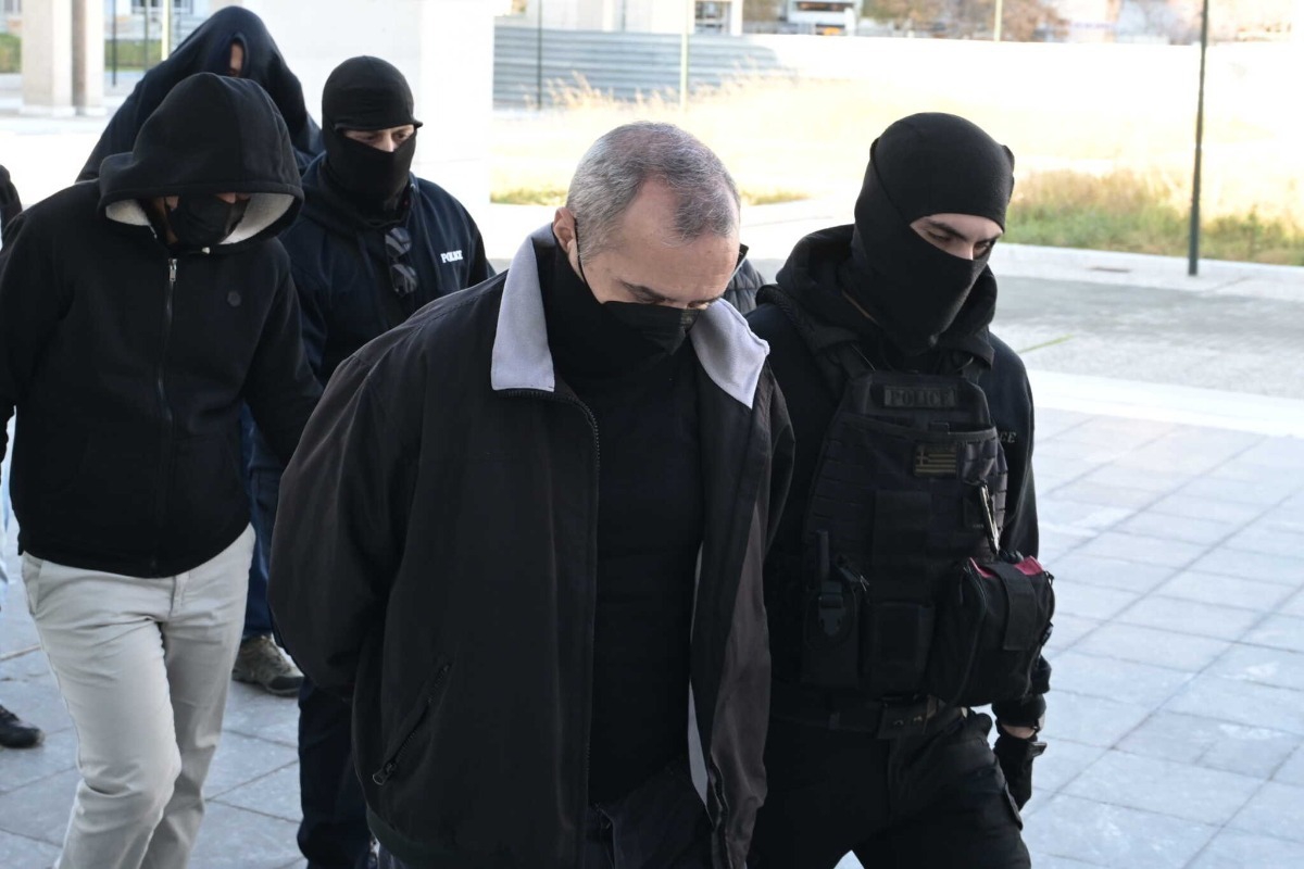 Υπόθεση Κολωνός: Αρνούνται ότι εξέδιδαv τη 12χρονη ο Ηλίας Μίχος και η μητέρα της
