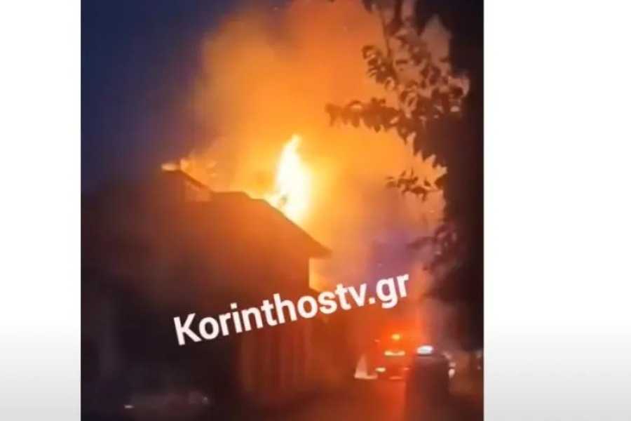Απίστευτο βίντεο: Σπίτι στο Κιάτο τυλίχθηκε στις φλόγες μετά από πτώση κεραυνού