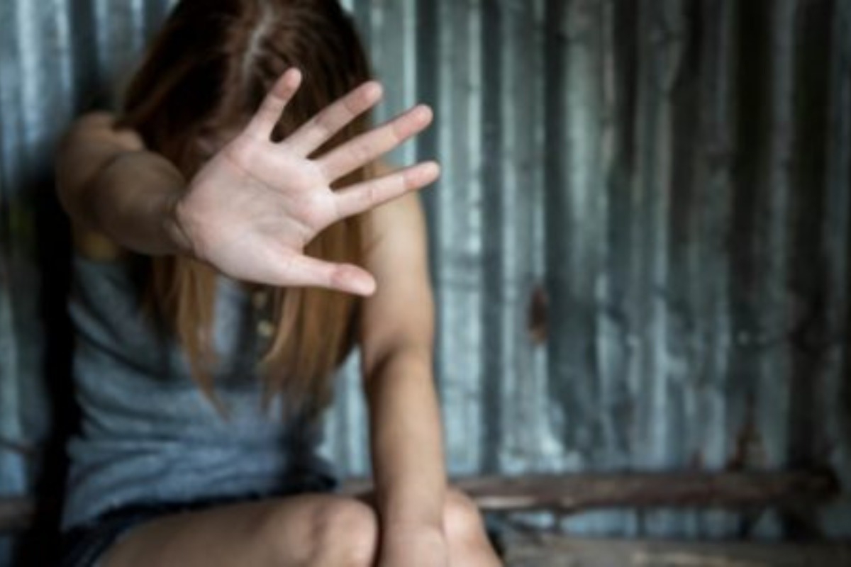 Φρίκη στο Βελεστίνο: Παραμόρφωσε από το ξύλο την κόρη του γιατί ασπάστηκε τον Ισλαμισμό