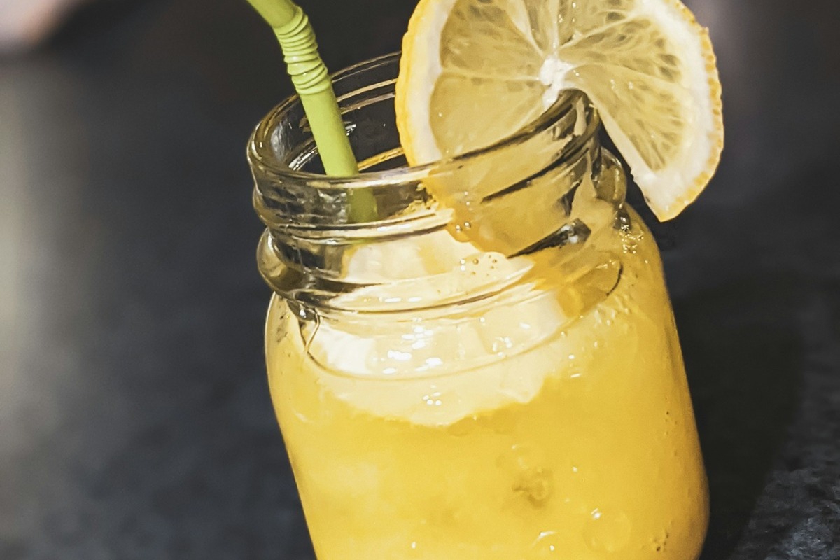 Η μυστική συνταγή της μαμάς για την καλύτερη σπιτική λεμονάδα