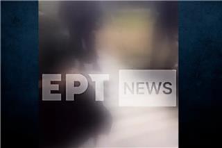 Βίντεο: 14χρονη βρίζει και χτυπά αλύπητα ανήλικη σε κεντρικό δρόμο της Ελευσίνας