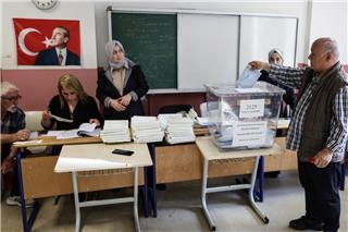 Εκλογές Τουρκία: Βάφτηκε στο αίμα η επεισοδιακή ψηφοφορία ‑ Αγριο ξύλο σε πολλές περιοχές