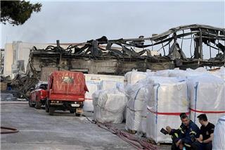 Κηφισιά: Τo επικρατέστερο σενάριο που προκάλεσε φωτιά στο εργοστάσιο ‑ Η επόμενη ημέρα σε εικόνες