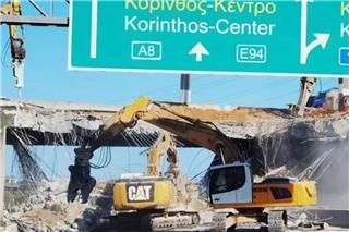 Ισθμός: Κλείνει η Αθηνών‑Κορίνθου μετά την έκρηξη στο βυτιοφόρο ‑ Κατεδαφίζεται η γέφυρα
