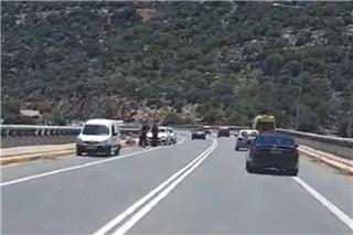 Ηράκλειο: Γυναίκα σταμάτησε σε γέφυρα με την παρέα της να βγάλει φωτογραφίες και έπεσε στο κενό